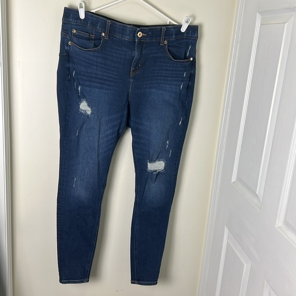 Torrid Plus Size Skinny Distressed Jeans Size 20T - Picture 2 of 8